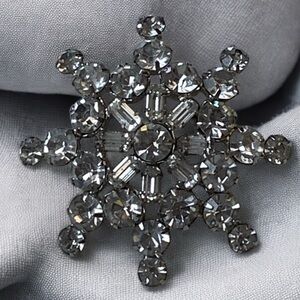 Vintage Icy Snowflake Crystal Baguette & Round Stones Old Holleywood Brooch